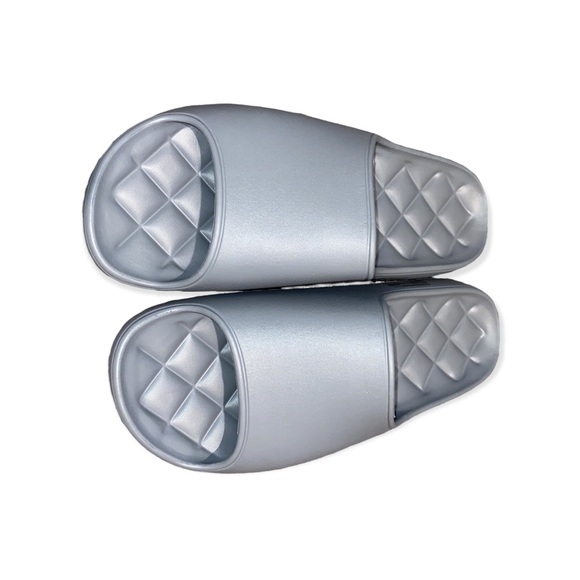 Men Slide - Picture 2 of 4